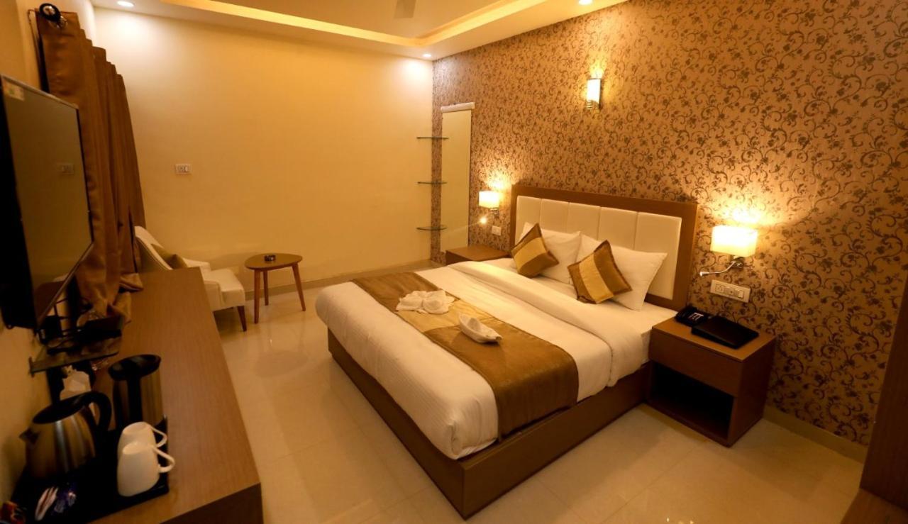 Hotel Yuvraj Grand Jabalpur Buitenkant foto