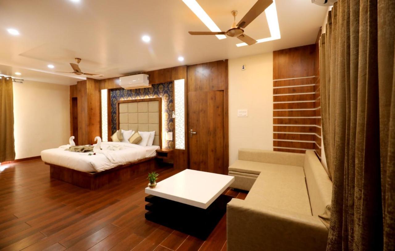 Hotel Yuvraj Grand Jabalpur Buitenkant foto