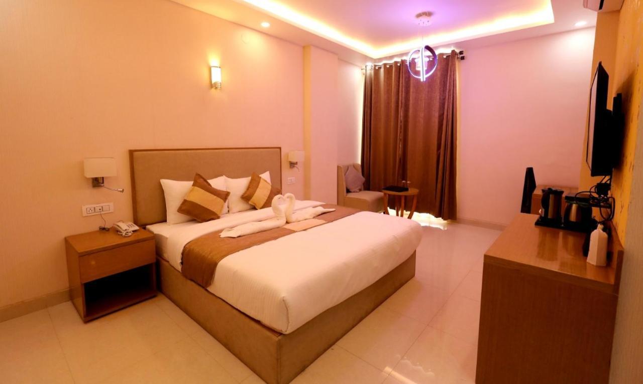 Hotel Yuvraj Grand Jabalpur Buitenkant foto