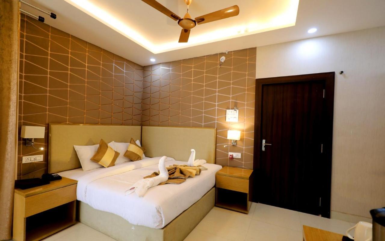 Hotel Yuvraj Grand Jabalpur Buitenkant foto