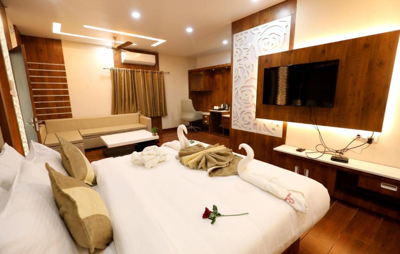 Hotel Yuvraj Grand Jabalpur Buitenkant foto
